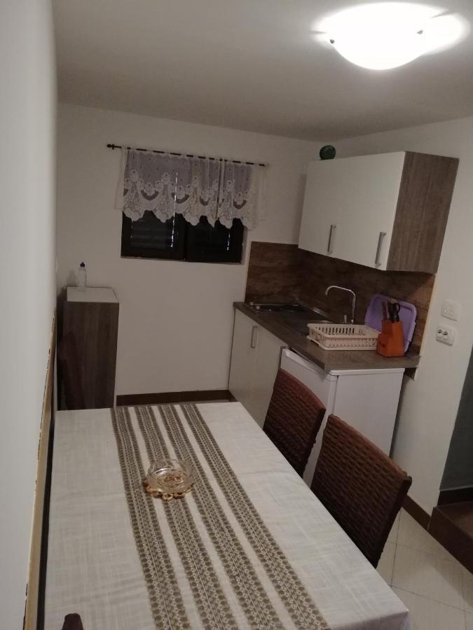 Apartman Cvita Tkon Exterior foto