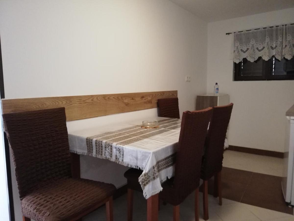 Apartman Cvita Tkon Exterior foto